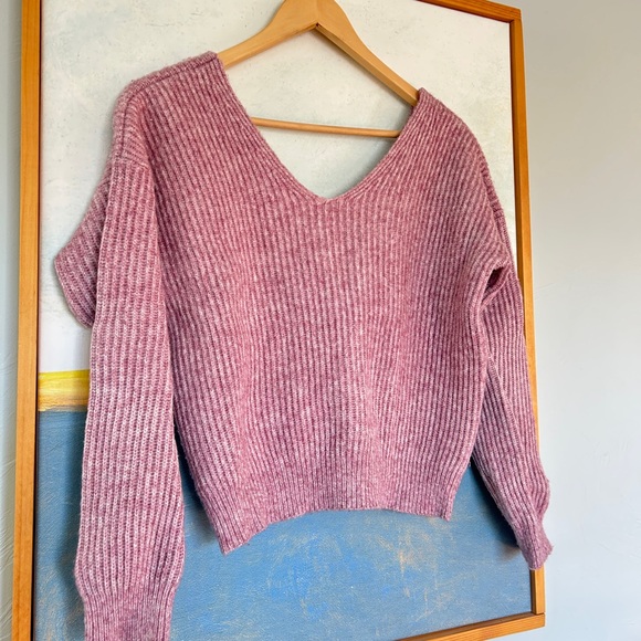 Angel Of The North Mauve Twist-Back V-Neck Sweater - Picture 7 of 8
